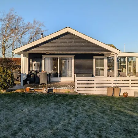 Semesterbostad 3 Bedroom Cozy In