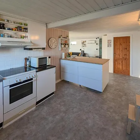 Semesterbostad 3 Bedroom Cozy In