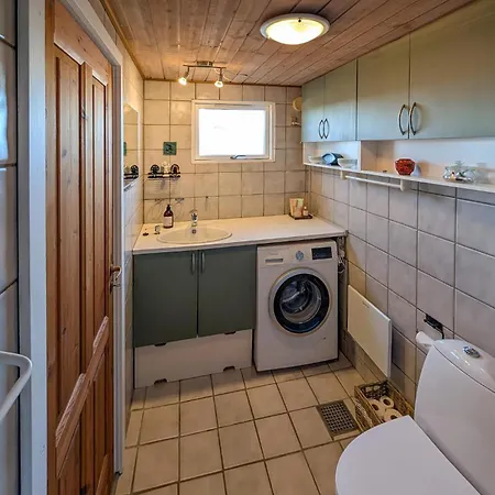 Semesterbostad 3 Bedroom Cozy In